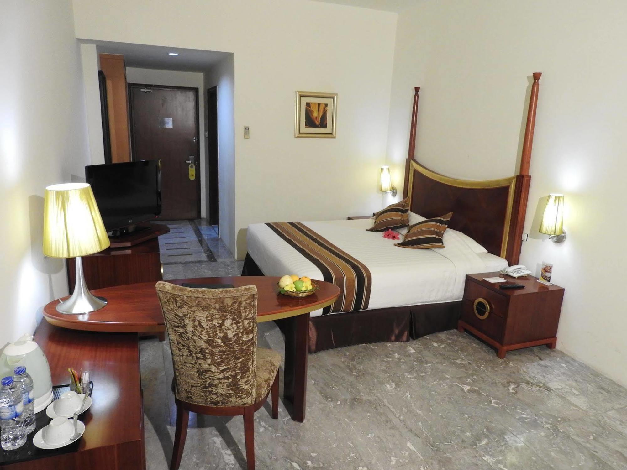 فندق ناغويافي  فندق كراون فيستا باتام المظهر الخارجي الصورة